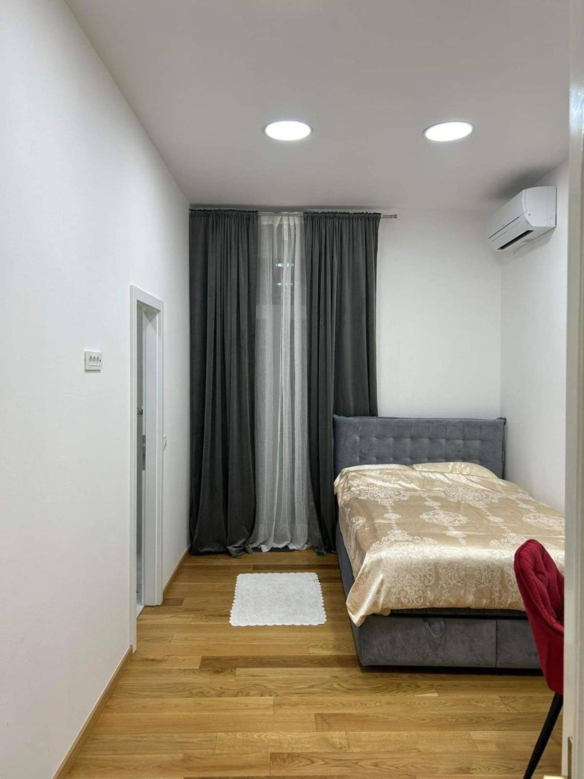 Center * Pula